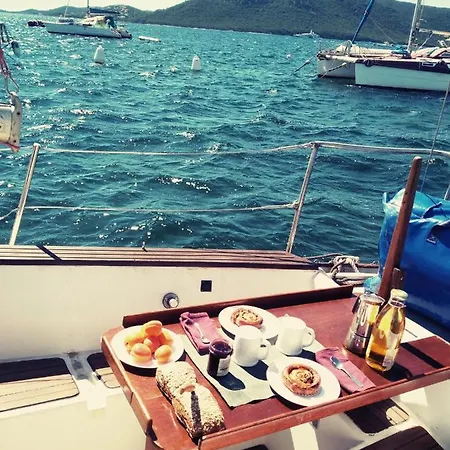 Botel Le Vaisseau D'Horus Porto-Vecchio (Corsica)